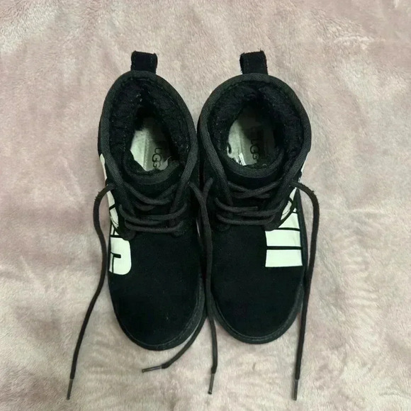 UGG Kid’s Neumel Chopd Classic Lace Up Suede Boot in Black - Big Kids 4 - Picture 5 of 16